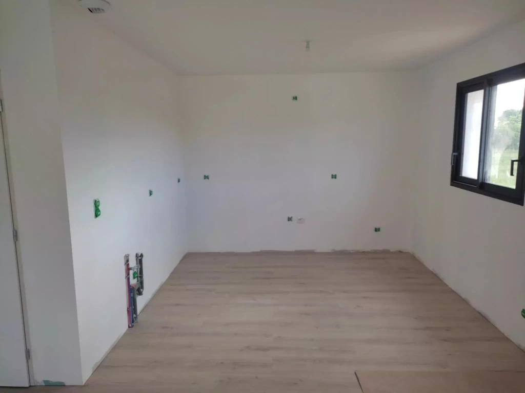 cuisiniste indépendant Occitanie, plans techniques, chantiers Toulouse, cuisine équipée blanche moderne